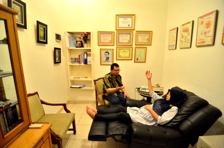 Praktik Hening Hipnoterapi